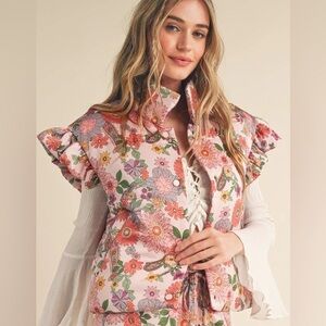 &merci en merci flutter sleeve floral puff vest